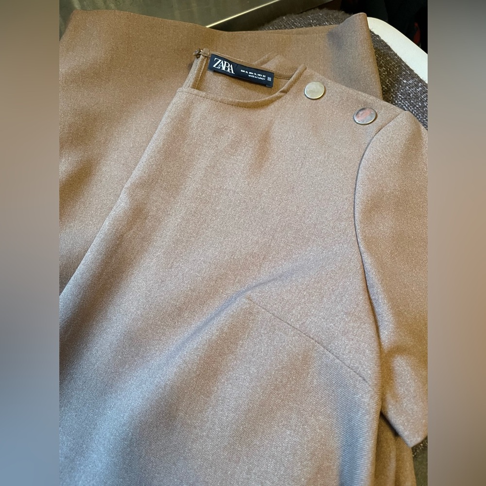Zara NWOT Tan Short Sleeve Dress with Pockets & Buttons